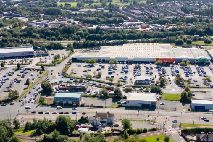 Ashton under Lyne: Snipe Retail Park